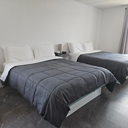 Hotel Auberge St-Felicien Сен-Фелісьєн Екстер'єр фото