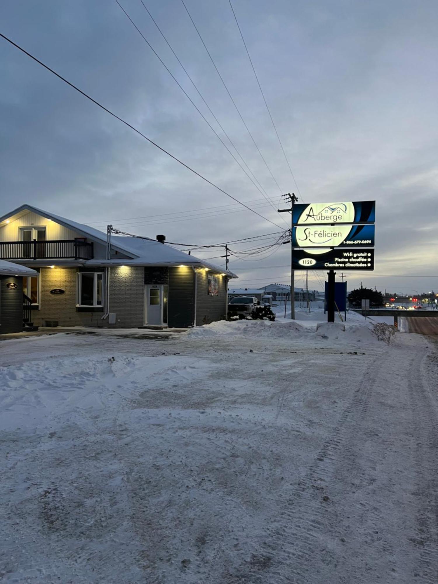 Hotel Auberge St-Felicien Сен-Фелісьєн Екстер'єр фото